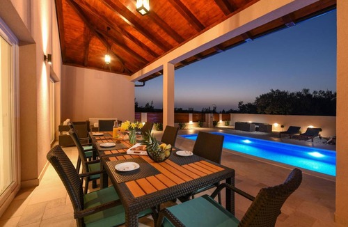 Debeljak Villa | 194 m² Villa ∙ 3 bedrooms ∙ 8 guests