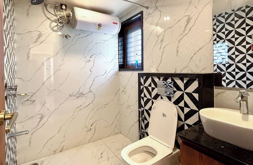 Bengaluru Apartment | 2-bedroom apartment in soothing Bengaluru with AC for your stay