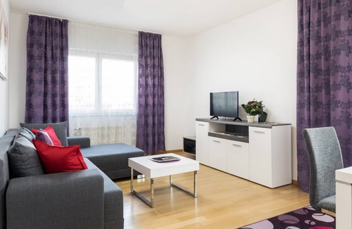 Zagreb Apartment | 2 bedroom Apt. in the Business Zone- FREE PARKING