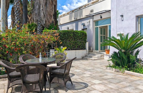 Kastel Luksic Apartment | 2 bedroom beach front apartment in Kastel Luksic