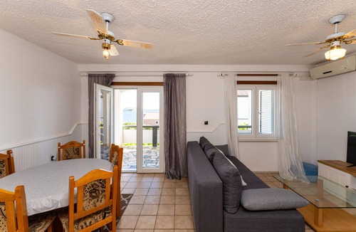 Rtina Apartment | 2 bedroom beach front apartment in Rtina