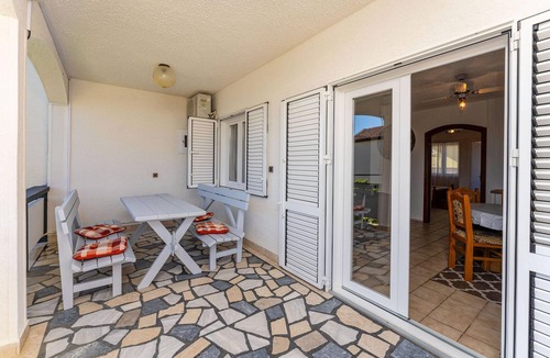 Rtina Apartment | 2 bedroom beach front apartment in Rtina