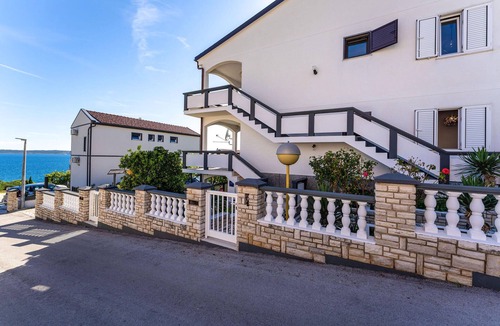 Rtina Apartment | 2 bedroom beach front apartment in Rtina