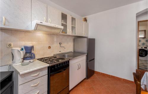 Veljun Primorski Apartment | 2 Bedroom Beach Front Apartment In Senj