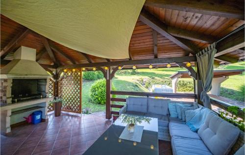 Brdovec House | 2 Bedroom Beach Front Home In Kraj Donji