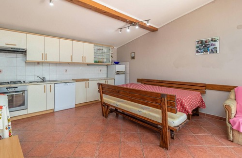 Jadranovo Apartment | 2 bedroom beach front apartment in Jadranovo