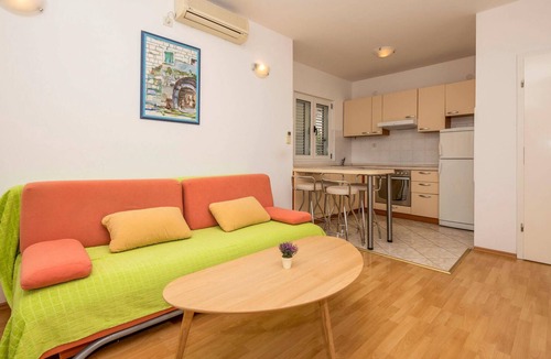 Zelenka Apartment | 2 bedroom beach front apartment in Makarska