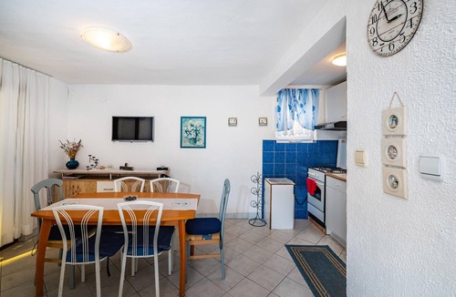 Maslenica House | 2 bedroom beach front home in Maslenica