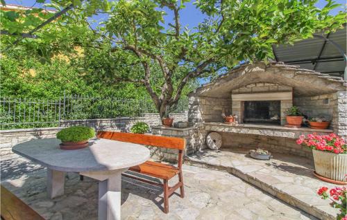 Gracisce Apartment | 2 Bedroom Beautiful Apartment In Gracisce