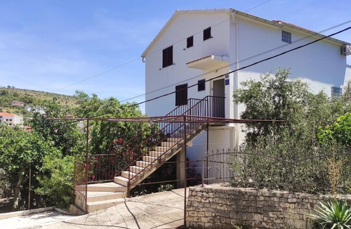 Businci Apartment | 2 bedroom gorgeous apartment in Okrug Gornji