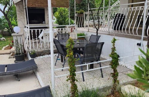 Kotlenice House | 2-Bedroom House with Pool&Jacuzzi in Peaceful Kotlenice near Split town