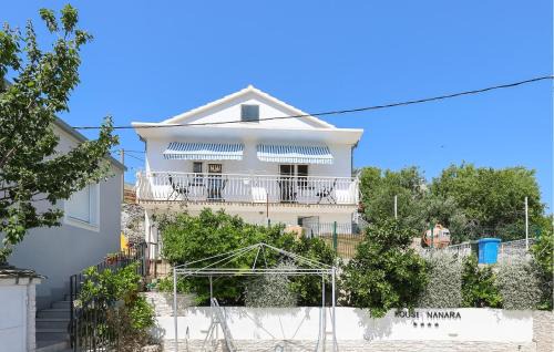 Gustirna Apartment | 2 Bedroom Lovely Apartment In Gustirna