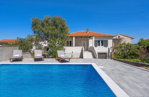 Betina House | 2 bedroom nice home in Betina