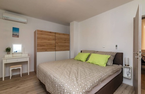 Suhovare House | 214 m² House ∙ 3 bedrooms ∙ 6 guests