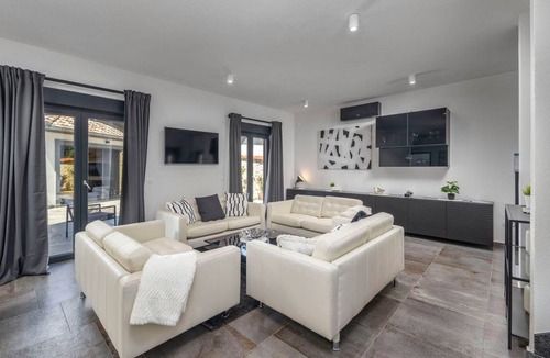 Murvica Villa | 220 m² Villa ∙ 6 bedrooms ∙ 12 guests