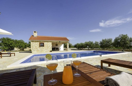 Suhovare Other | 222 m² Accommodation ∙ 6 bedrooms ∙ 12 guests