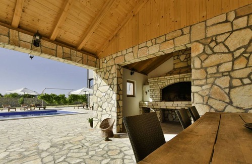 Suhovare Other | 222 m² Accommodation ∙ 6 bedrooms ∙ 12 guests