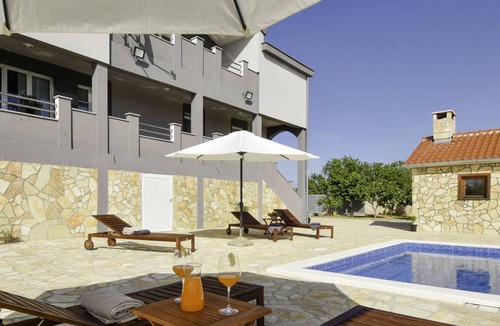 Suhovare Other | 222 m² Accommodation ∙ 6 bedrooms ∙ 12 guests