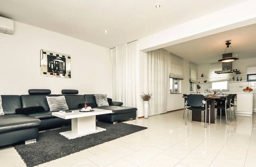 Suhovare House | 222 m² House ∙ 1 bedroom ∙ 12 guests