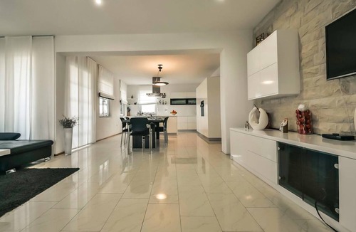 Suhovare House | 222 m² House ∙ 1 bedroom ∙ 12 guests