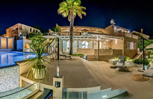 Selca House | 229 m² House ∙ 6 bedrooms ∙ 14 guests
