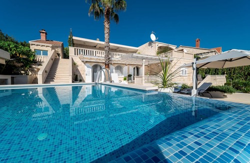Selca House | 229 m² House ∙ 6 bedrooms ∙ 14 guests