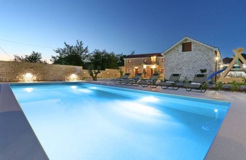 Skabrnja Villa | 240 m² Villa ∙ 4 bedrooms ∙ 10 guests