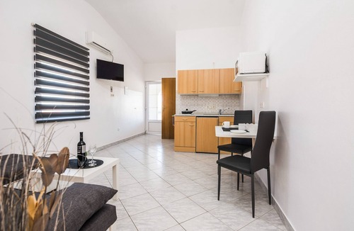 Vir Apartment | 250 m from beach | apartment for 2-4 persons | in a quiet area