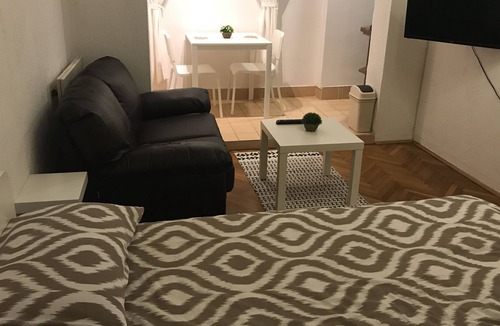 Dorcol Apartment | 25m2 cosy and quiet studio appartment on the 4th floor in the center of the city