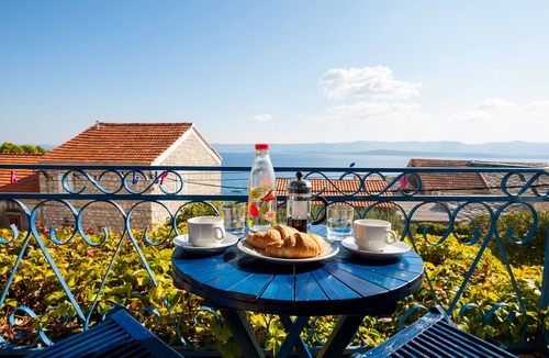 Cove Basina (Jelsa) Apartment | 2BR apt in the center 3min beach sea view balcony Tamara