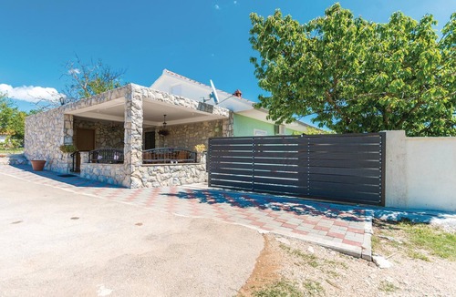Donje Rastane House | 3 bedroom accommodation in Sveti Filip i Jakov
