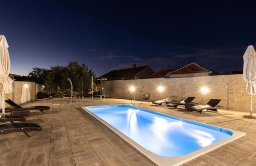Donje Rastane House | 3 bedroom accommodation in Sveti Filip i Jakov