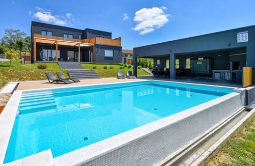 Klostar Ivanic House | 3 bedroom accommodation in Klostar Ivanic