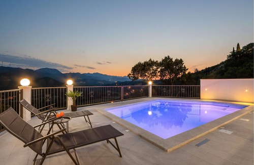 Blato na Cetini House | 3 bedroom accommodation in Blato Na Cetini