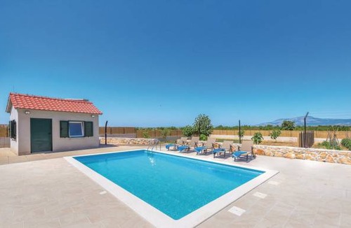 Drnis House | 3 bedroom accommodation in Pakovo Selo