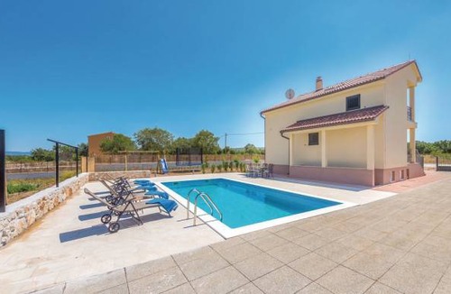 Drnis House | 3 bedroom accommodation in Pakovo Selo