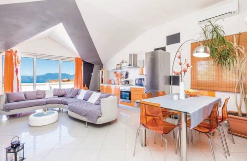 Buzdohanj House | 3 bedroom accommodation in Cavle