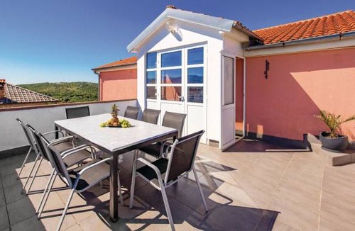 Buzdohanj House | 3 bedroom accommodation in Cavle