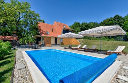 Bedenica House | 3 bedroom accommodation in Bedenica