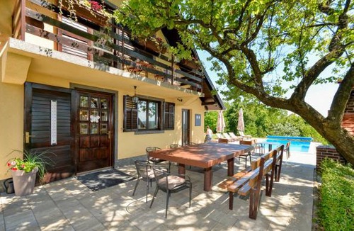Bedenica House | 3 bedroom accommodation in Bedenica