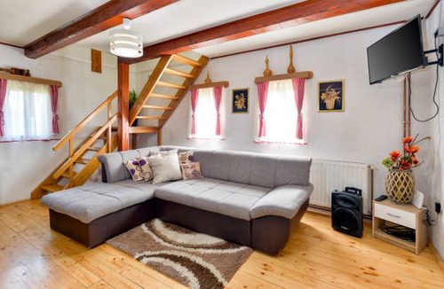 Bedenica House | 3 bedroom accommodation in Bedenica