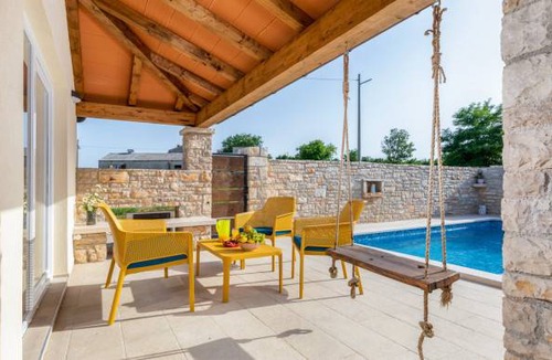 Zminj House | 3 bedroom accommodation in Klimni