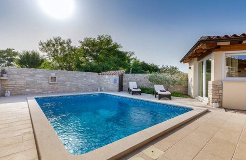 Zminj House | 3 bedroom accommodation in Klimni