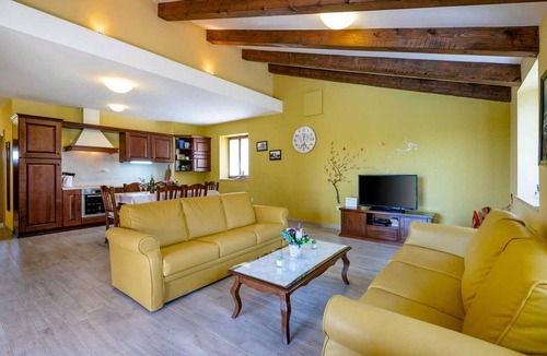 Farini House | 3 bedroom accommodation in Visnjan
