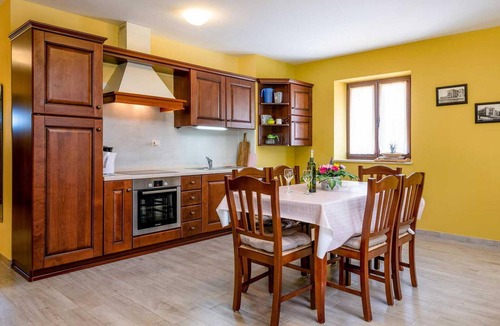 Farini House | 3 bedroom accommodation in Visnjan