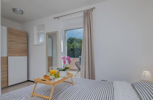 Brzac House | 3 bedroom accommodation in Brzac