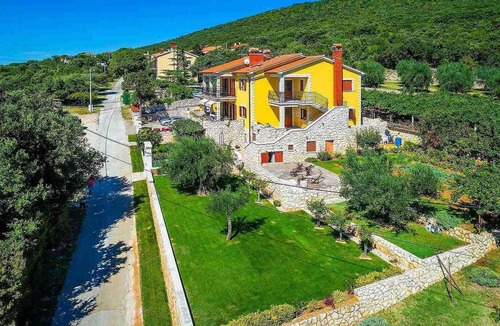 Koromacno Apartment | 3 bedroom accommodation in Labin