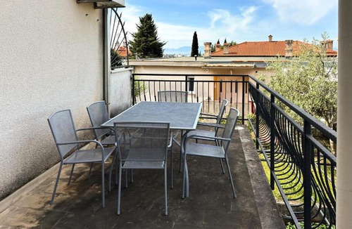 Zurkovo Apartment | 3 Bedroom Amazing Apartment In Kostrena