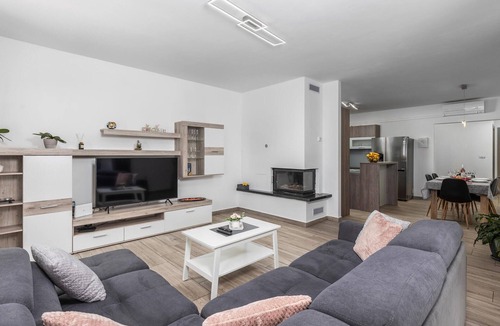 Veprinac Apartment | 3 bedroom awesome apartment in Veprinac
