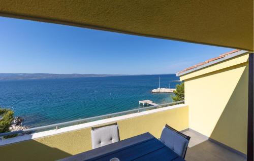 Dugi Rat Apartment | 3 Bedroom Awesome Apartment In Dugi Rat